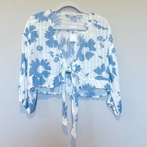 American Eagle crop tie front women’s Size M top, blue and off white floral